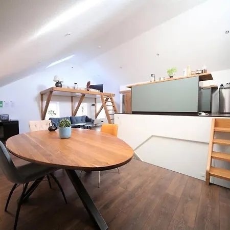 Amazing Old Apt Town With Balcony Ryga